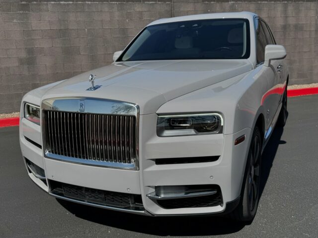 💎 Diamond Glass Shield 🛡️ 

This @rollsroycecars Cullinan opted for our @xpel windshield protection film. A transparent, durable protective film applied to the outside of your windshield. Designed to shield your OEM glass from road hazards like rock chips, gravel, debris, and scratches. 

Looking for similar protection on your vehicle?

📞📲Call or DM us today to book your appointment!📞📲

Az Auto Aesthetics 
7613 E Ray Rd #114, Mesa, AZ
85212
Open:
M-F 8:30 to 6 pm 
Sat 9 to 2 pm 
https://wedetailaz.com
📞(480) 241-9324

#xpel #rollsroyce #cullinan #windshieldprotection