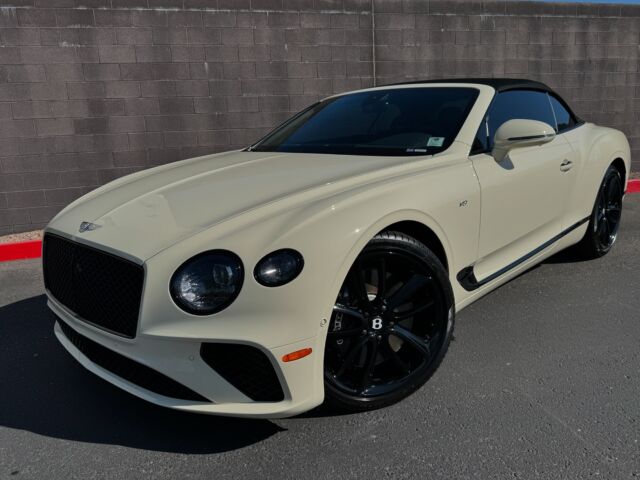 🇬🇧The Englishman’s Chariot🇬🇧

This Bentley Continental GT Convertible underwent our Paint Correction and Ceramic Coating using @feynlab Ceramic Ultra to protect this beautiful paint against UV-Rays, Hard Water Spots, and other Environmental Hazards. 

📞📲Call or DM us today to book your Vehicle for our Correction and Protection Services!📞📲

#bentley #continentalgt #feynlab #ceramiccoating