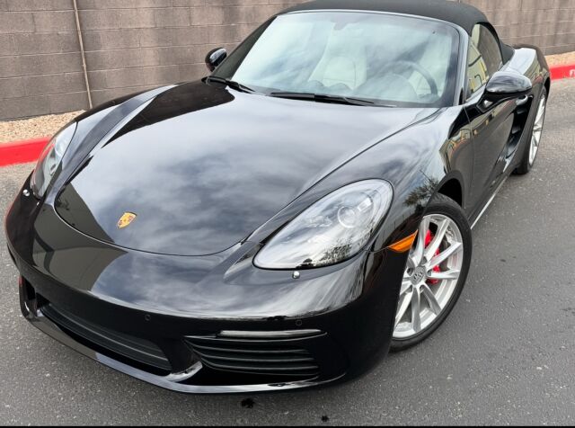 ❄️Tis the season for Convertibles in Arizona❄️

This 2025 @porsche Boxster underwent our Full-Front Coverage of @xpel Ultimate Plus Paint Protection Film to ensure this german convertible looks great for years to come! 

📞📲Call or DM our team to book your PPF appointment today!📞📲

#porsche #boxster #718boxster #xpel #xpelppf #xpelpaintprotectionfilm #ppf #paintprotectionfilm #arizona